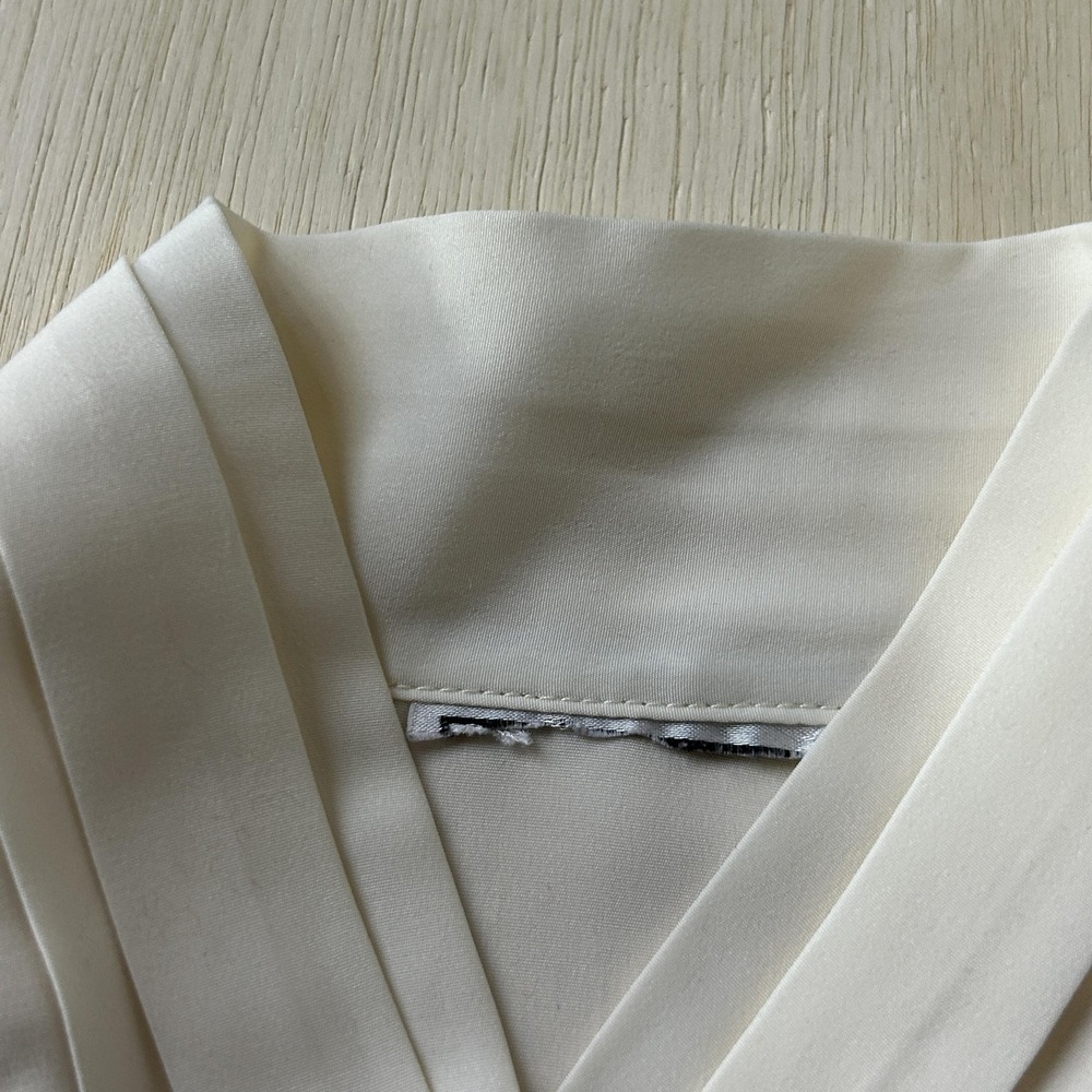 Vintage Blouse Womens Medium White V Neck Long Sleeve Cropped Satin Pleated Top - Picture 3 of 8